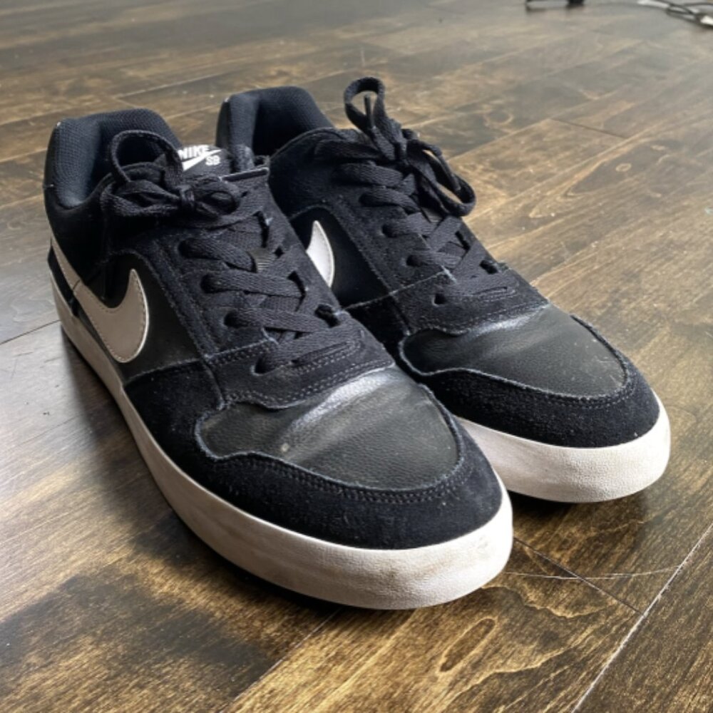 Nike SB Dunk Low - Black & White